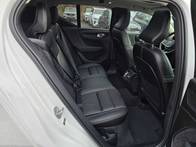 2024 Volvo XC40 Core Dark Theme