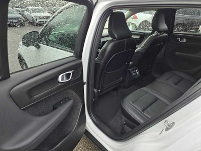 2024 Volvo XC40 Core Dark Theme