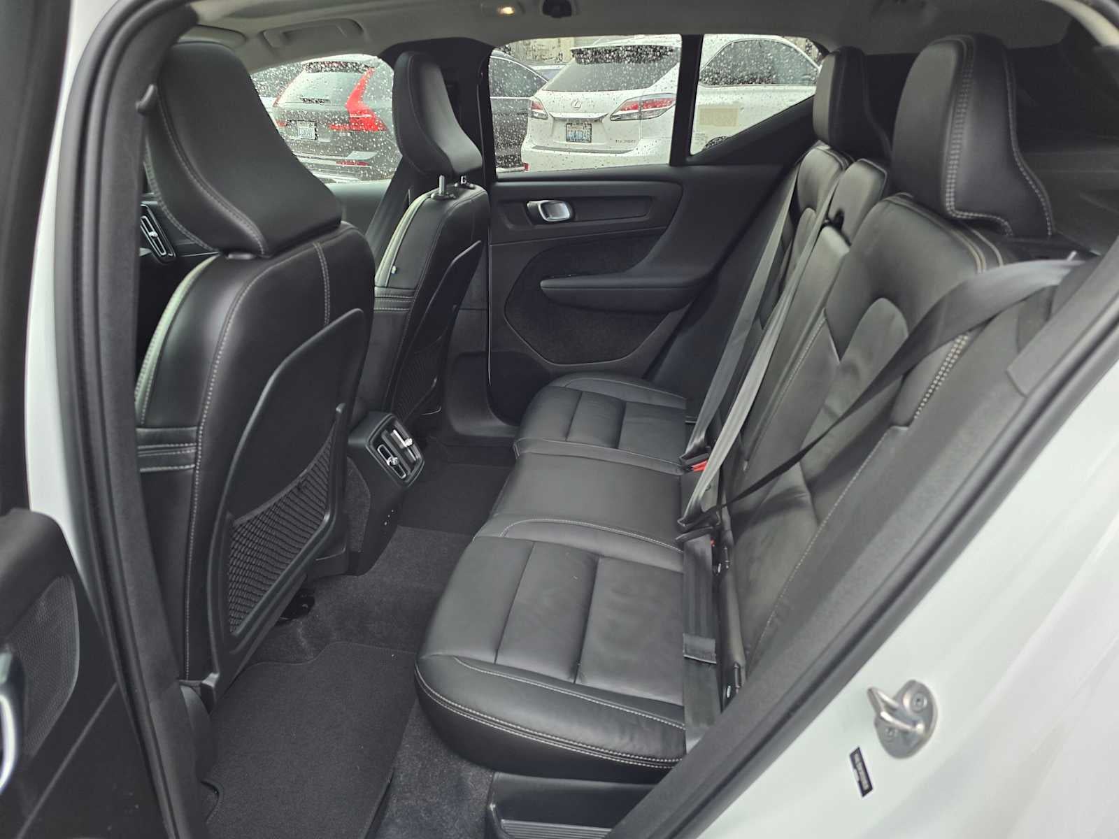 2024 Volvo XC40 Core Dark Theme