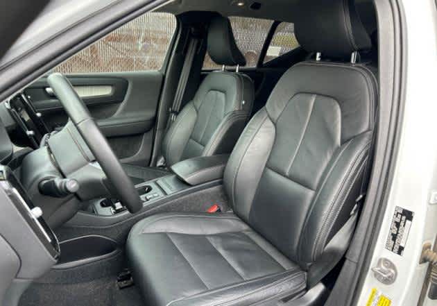 2024 Volvo XC40 Core Dark Theme