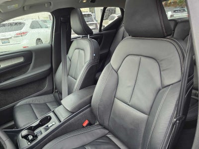 2024 Volvo XC40 Core Dark Theme