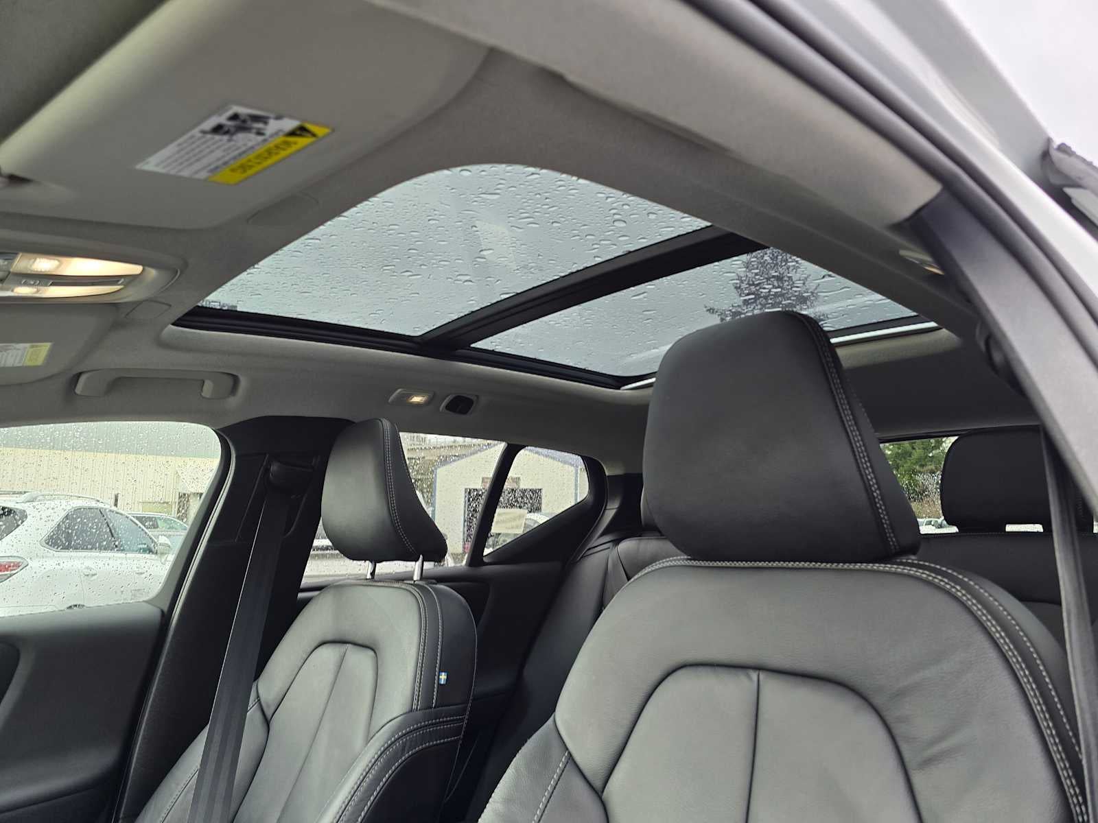 2024 Volvo XC40 Core Dark Theme