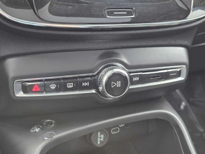 2024 Volvo XC40 Core Dark Theme