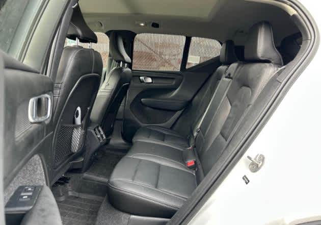 2024 Volvo XC40 Core Dark Theme