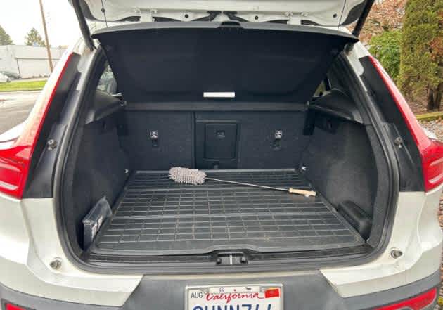 2024 Volvo XC40 Core Dark Theme