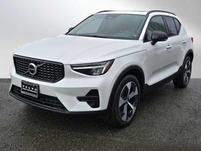 2024 Volvo XC40 Core Dark Theme