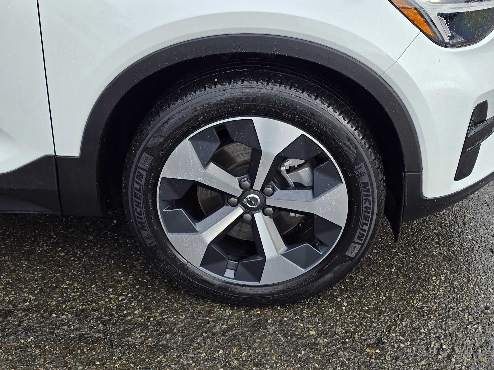 2024 Volvo XC40 Core Dark Theme