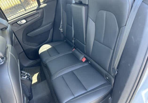 2024 Volvo XC40 Core Dark Theme