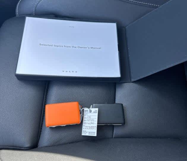 2024 Volvo XC40 Plus Dark Theme
