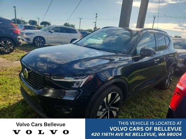 2024 Volvo XC40 Plus Dark Theme