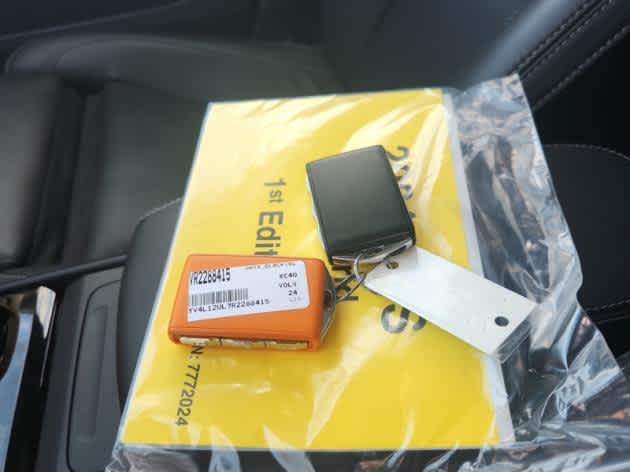 2024 Volvo XC40 Plus Dark Theme