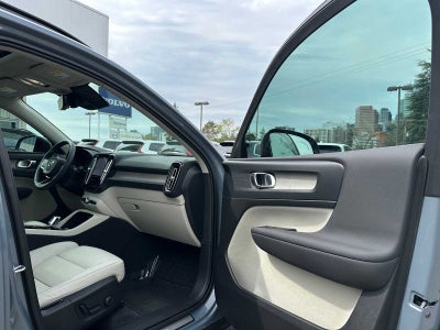2023 Volvo XC40 Plus Dark Theme