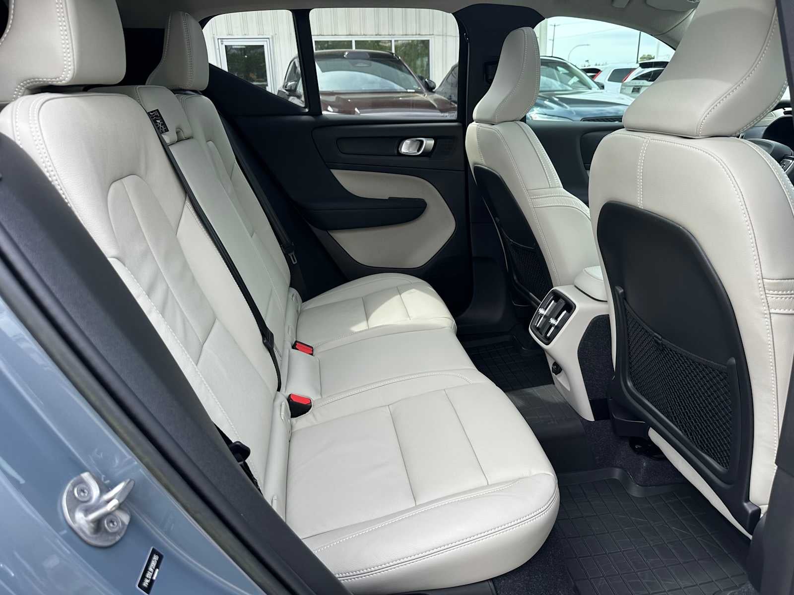 2023 Volvo XC40 Plus Dark Theme