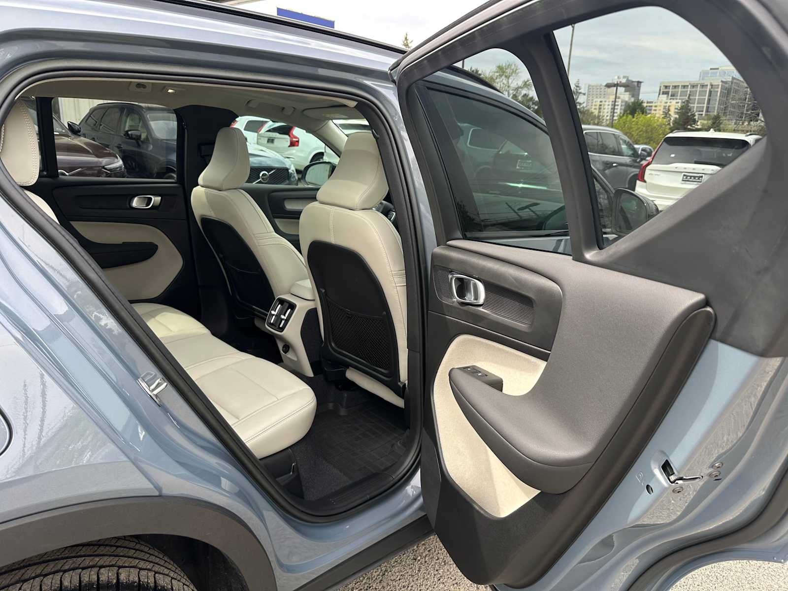 2023 Volvo XC40 Plus Dark Theme