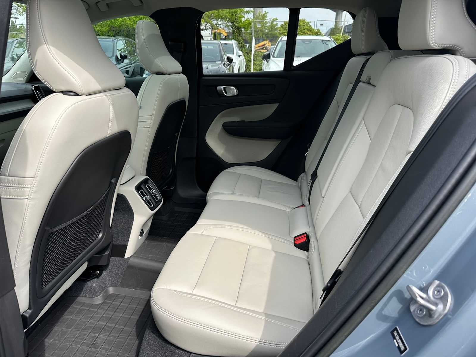 2023 Volvo XC40 Plus Dark Theme