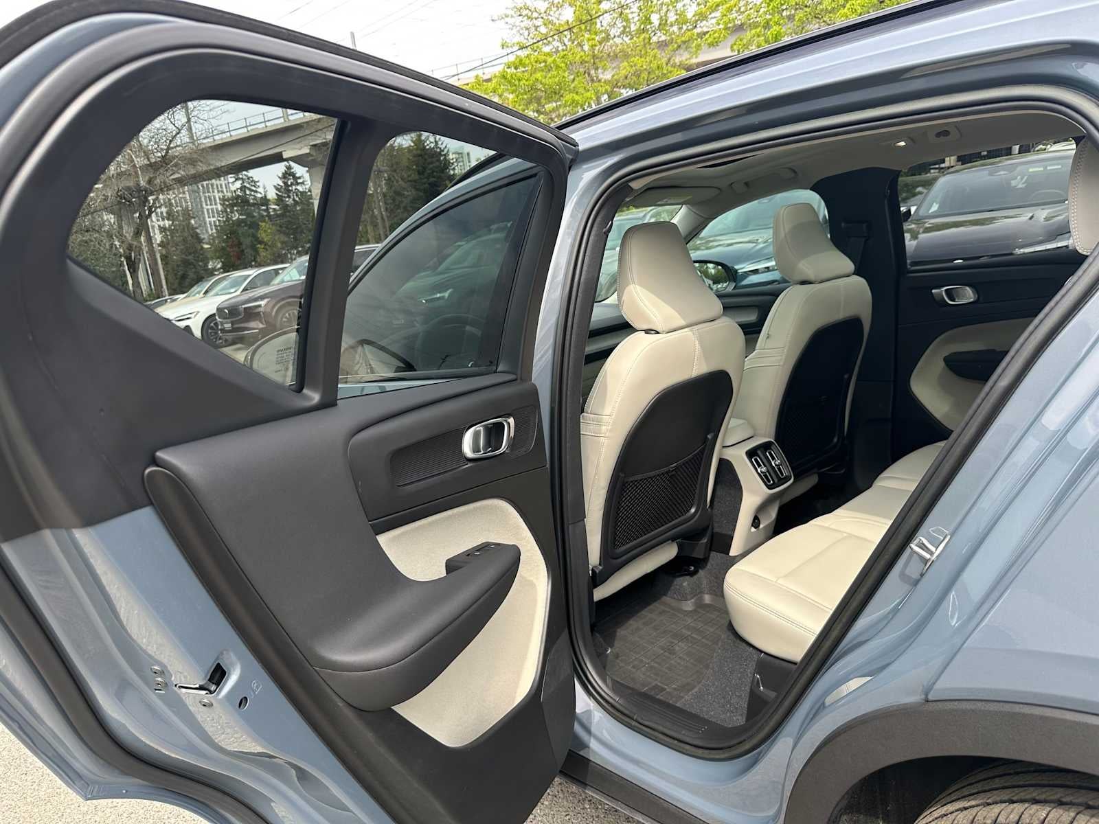 2023 Volvo XC40 Plus Dark Theme