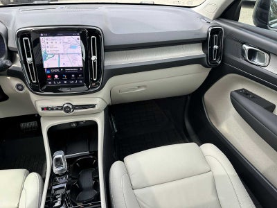 2023 Volvo XC40 Plus Dark Theme