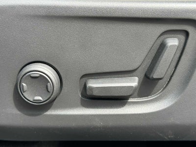 2023 Volvo XC40 Plus Dark Theme