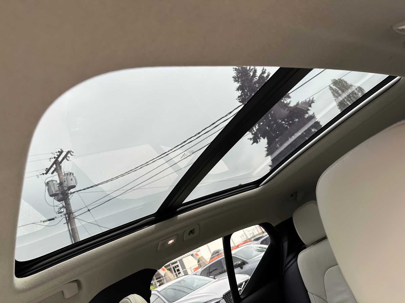 2023 Volvo XC40 Plus Dark Theme