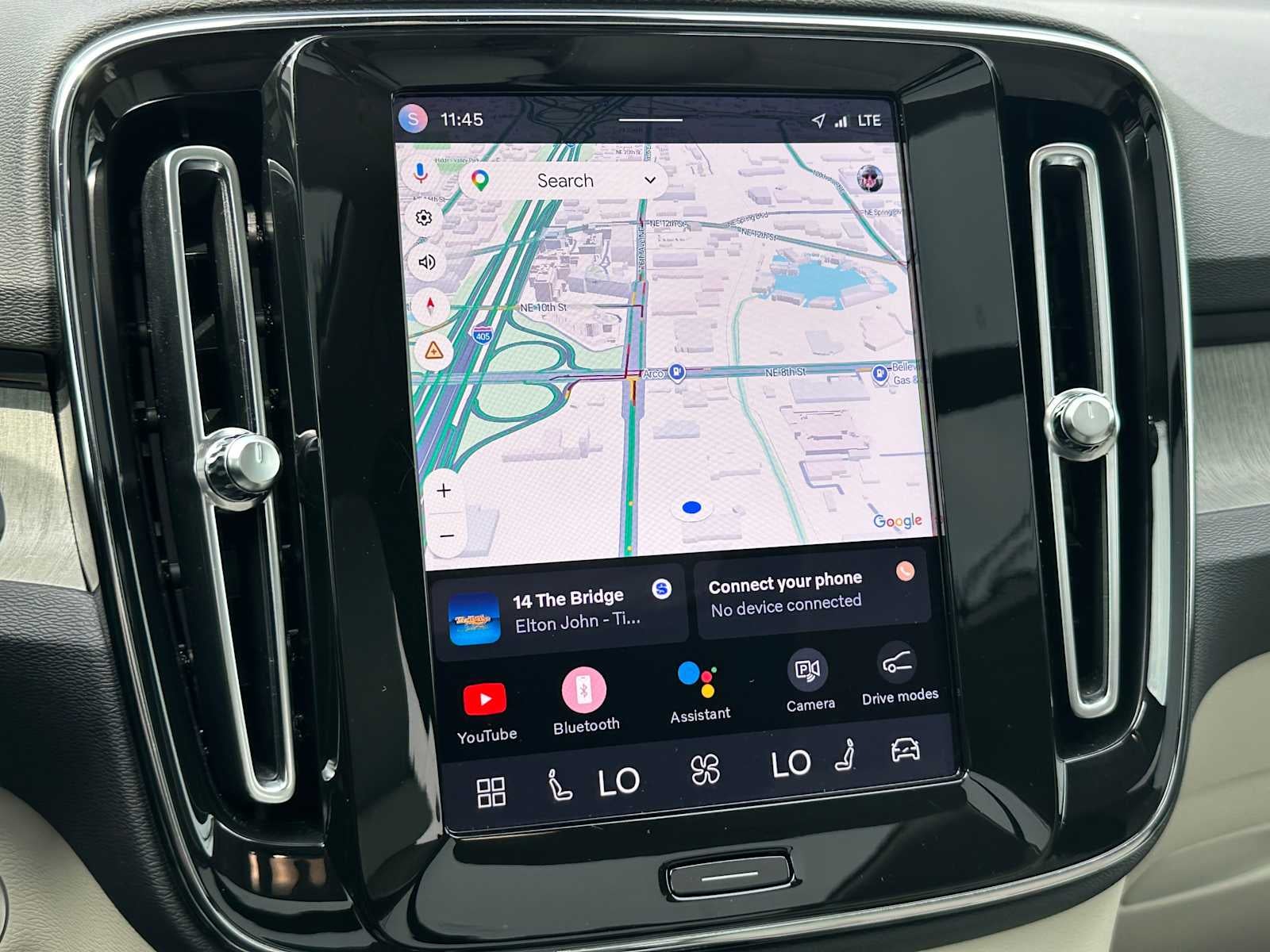 2023 Volvo XC40 Plus Dark Theme