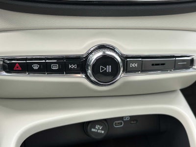2023 Volvo XC40 Plus Dark Theme