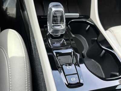 2023 Volvo XC40 Plus Dark Theme