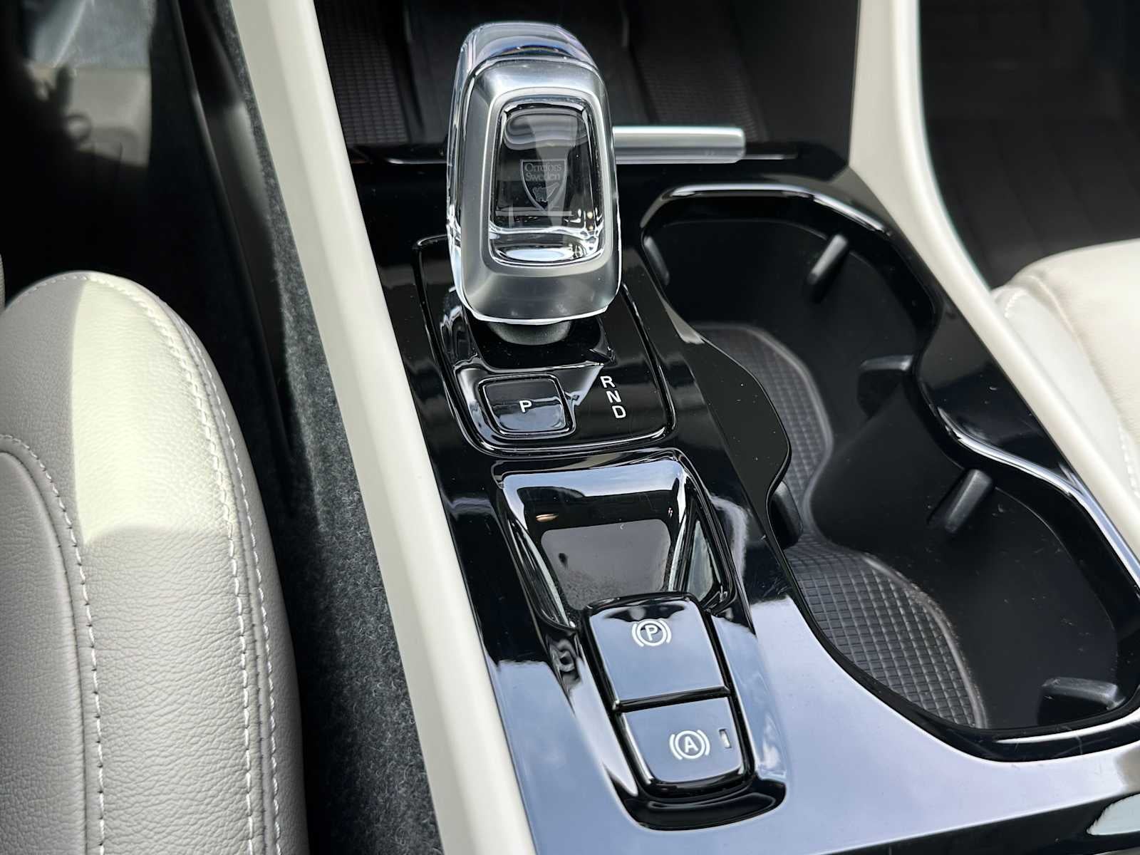2023 Volvo XC40 Plus Dark Theme