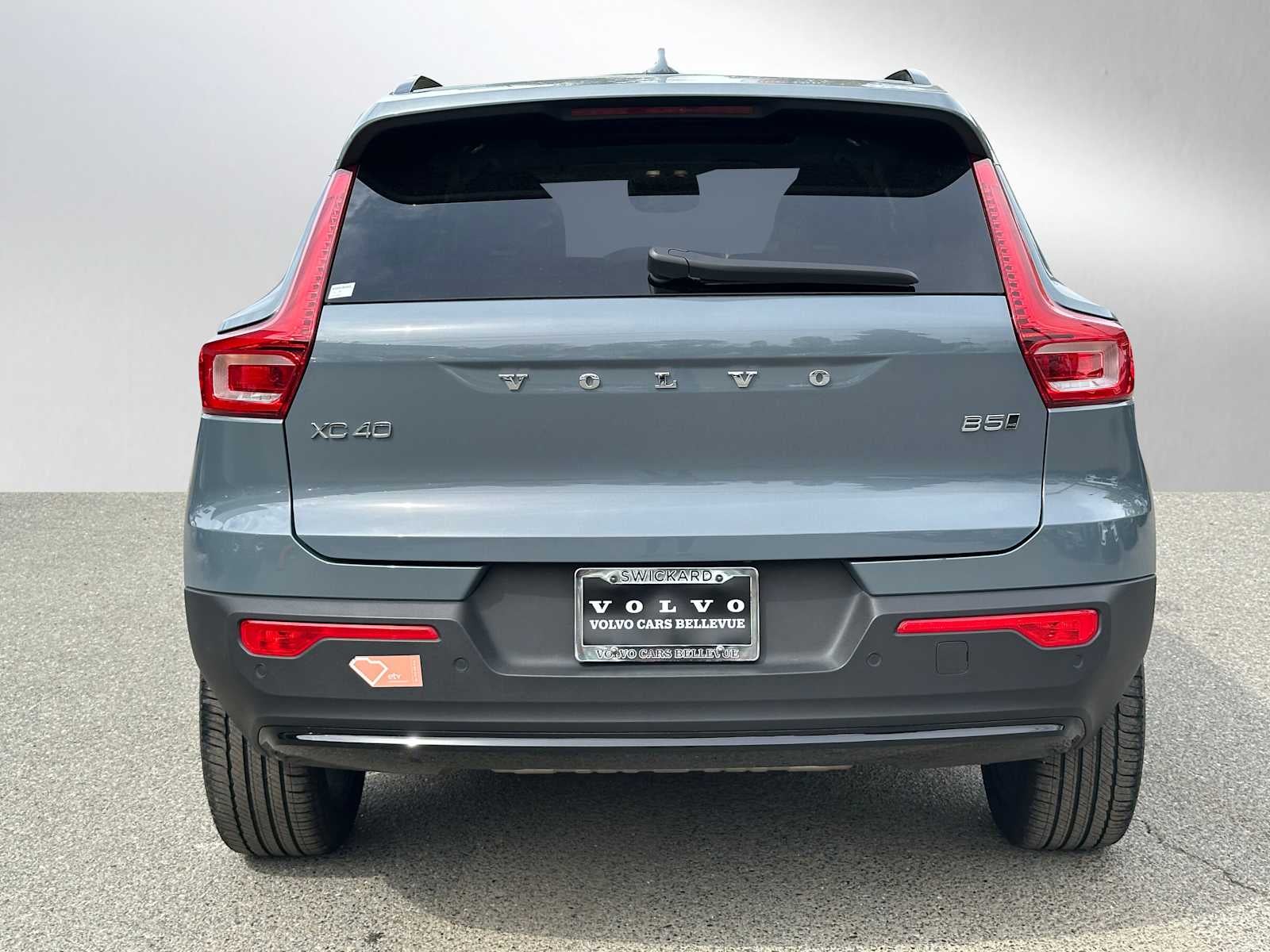 2023 Volvo XC40 Plus Dark Theme