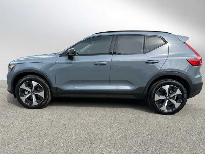 2023 Volvo XC40 Plus Dark Theme