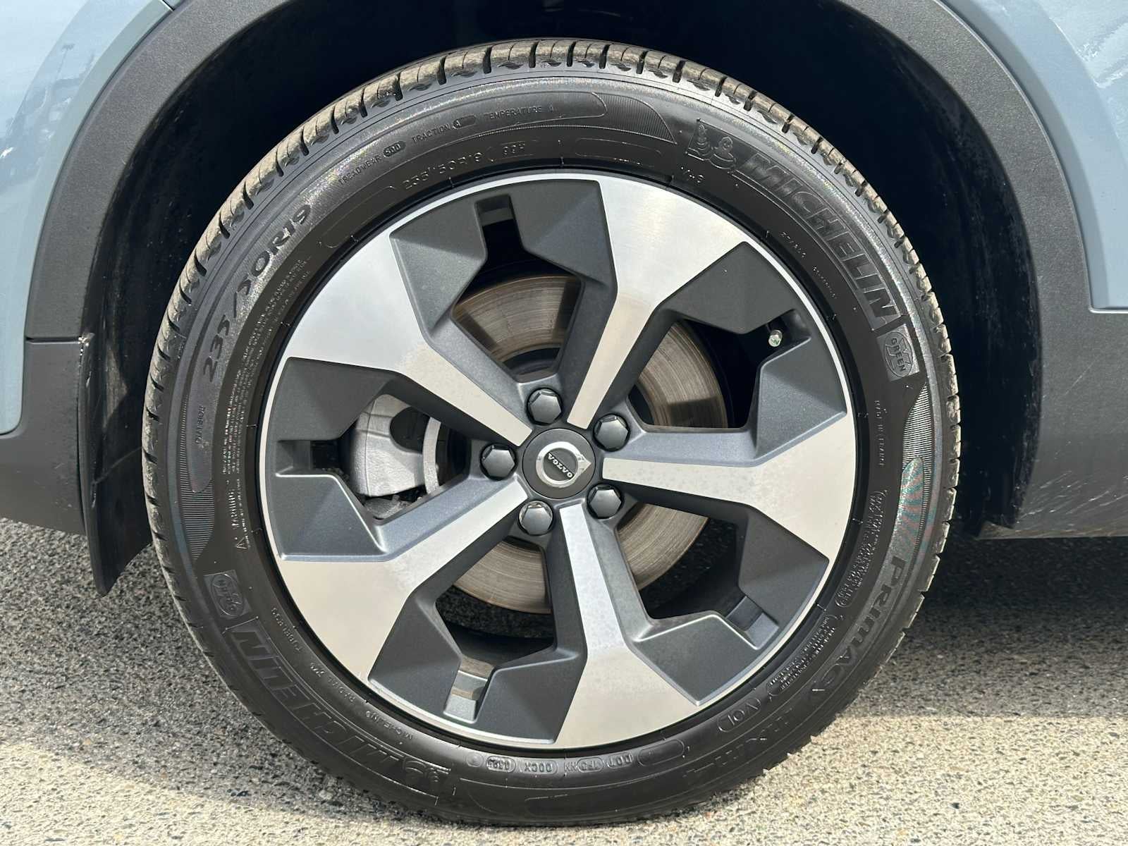 2023 Volvo XC40 Plus Dark Theme