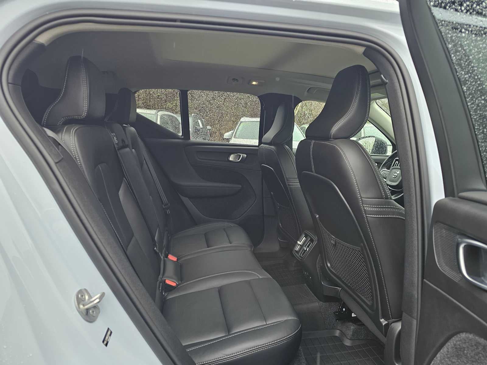 2025 Volvo XC40 Ultra Dark Theme