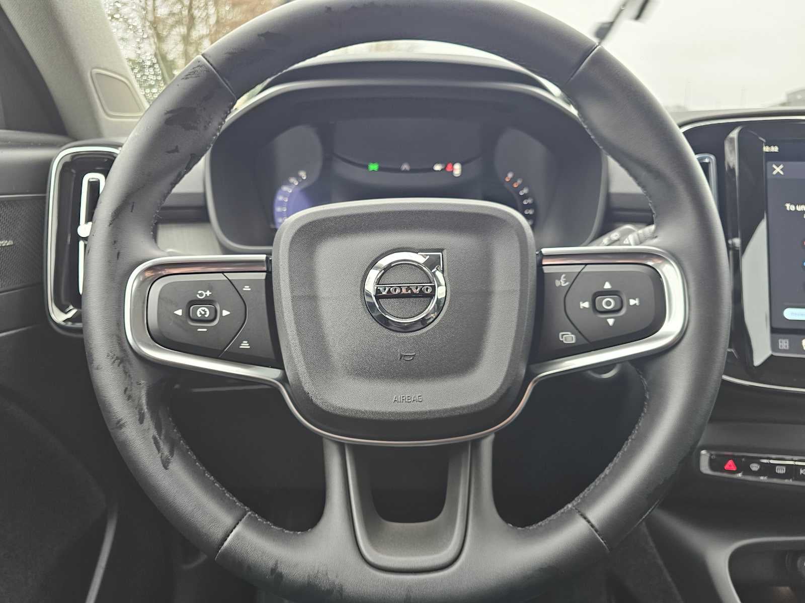 2025 Volvo XC40 Ultra Dark Theme