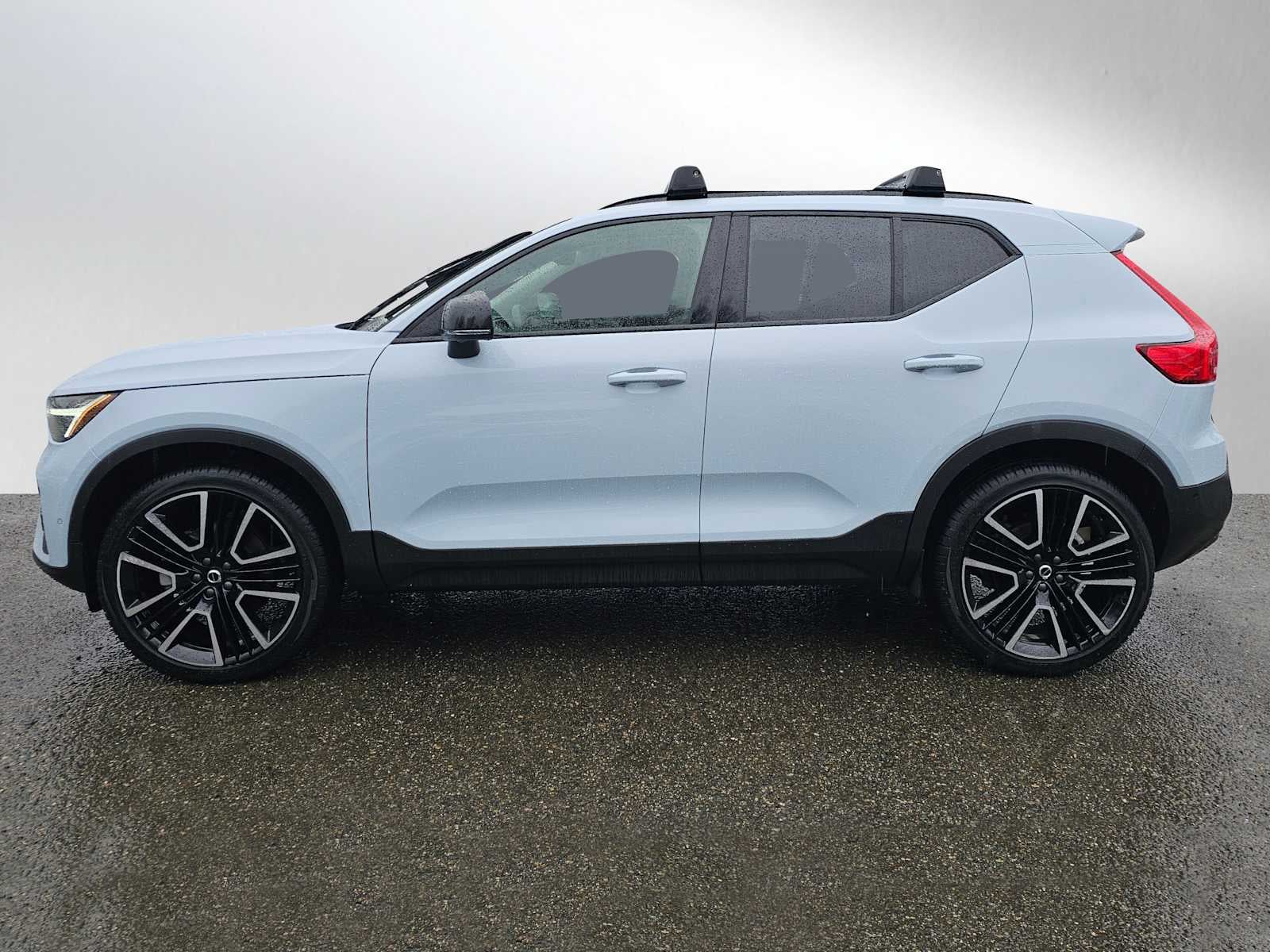 2025 Volvo XC40 Ultra Dark Theme