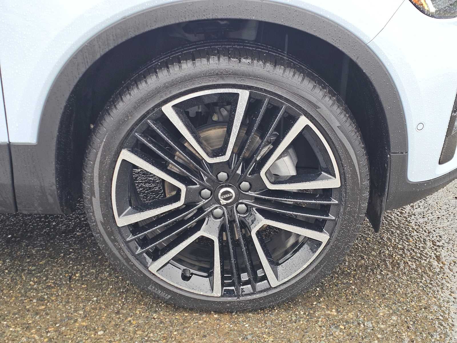 2025 Volvo XC40 Ultra Dark Theme