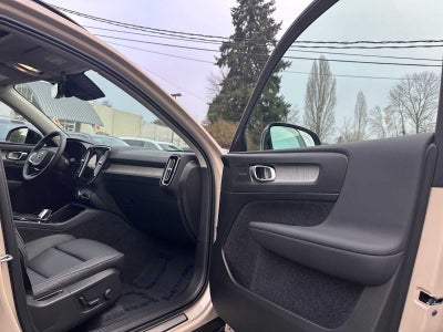 2025 Volvo XC40 Ultra Dark Theme