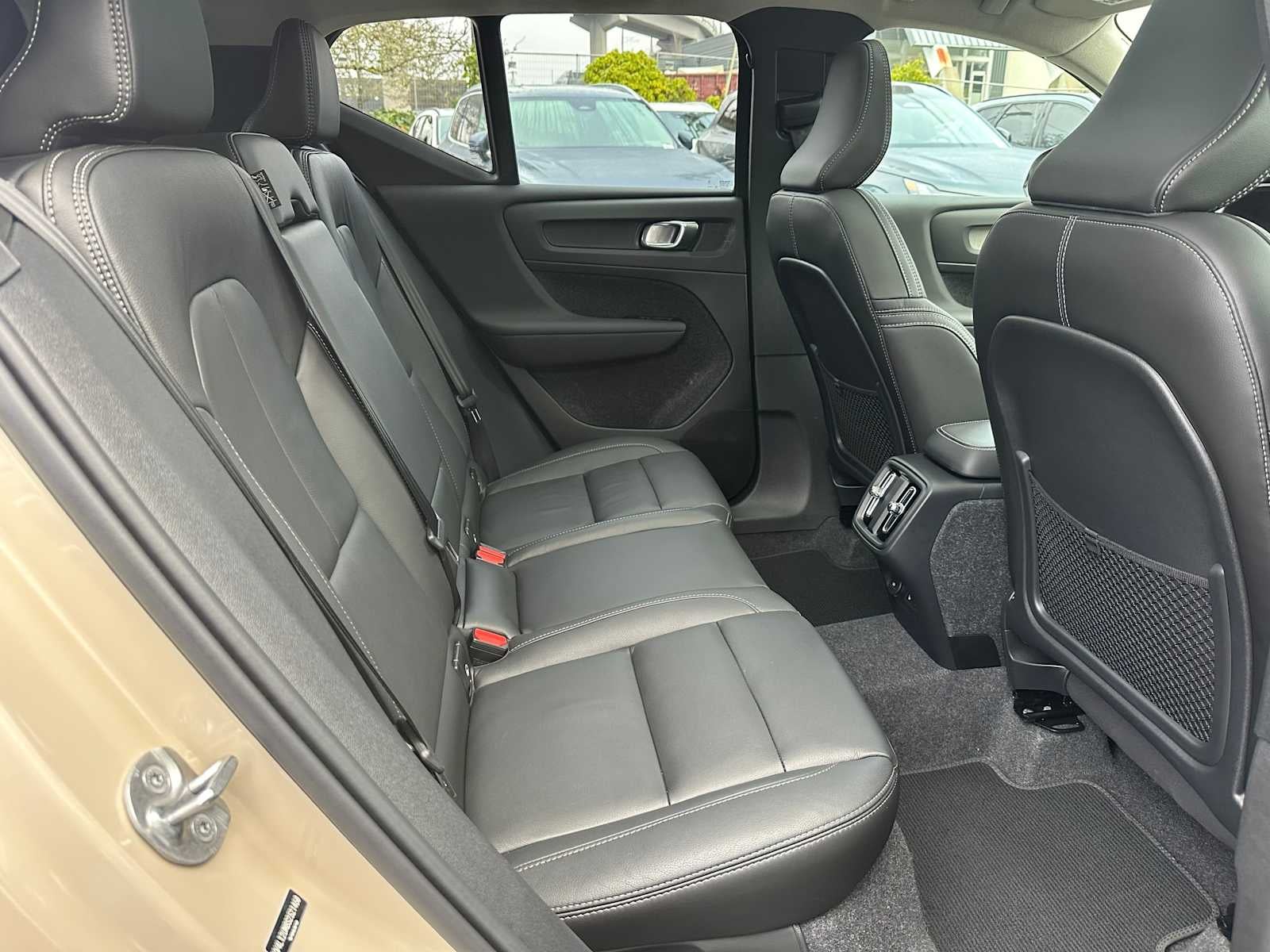 2025 Volvo XC40 Ultra Dark Theme