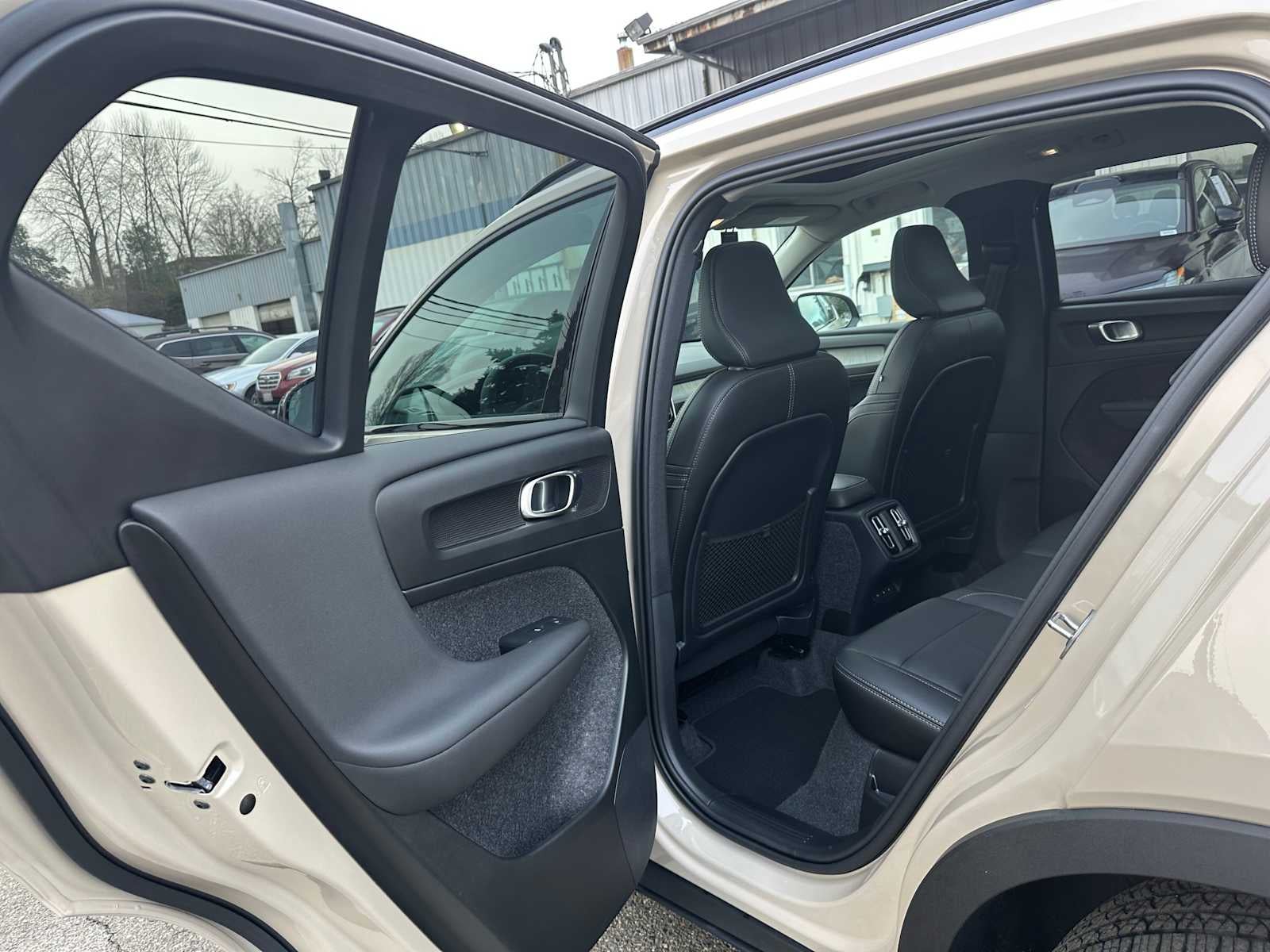 2025 Volvo XC40 Ultra Dark Theme