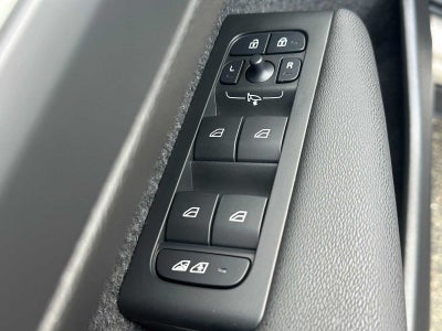 2025 Volvo XC40 Ultra Dark Theme