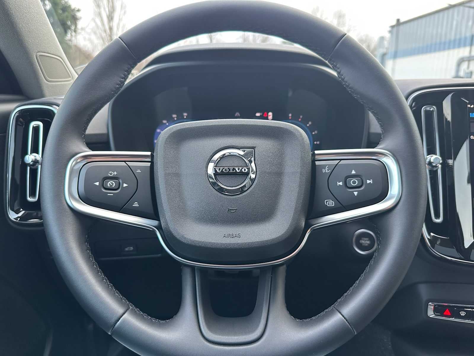 2025 Volvo XC40 Ultra Dark Theme