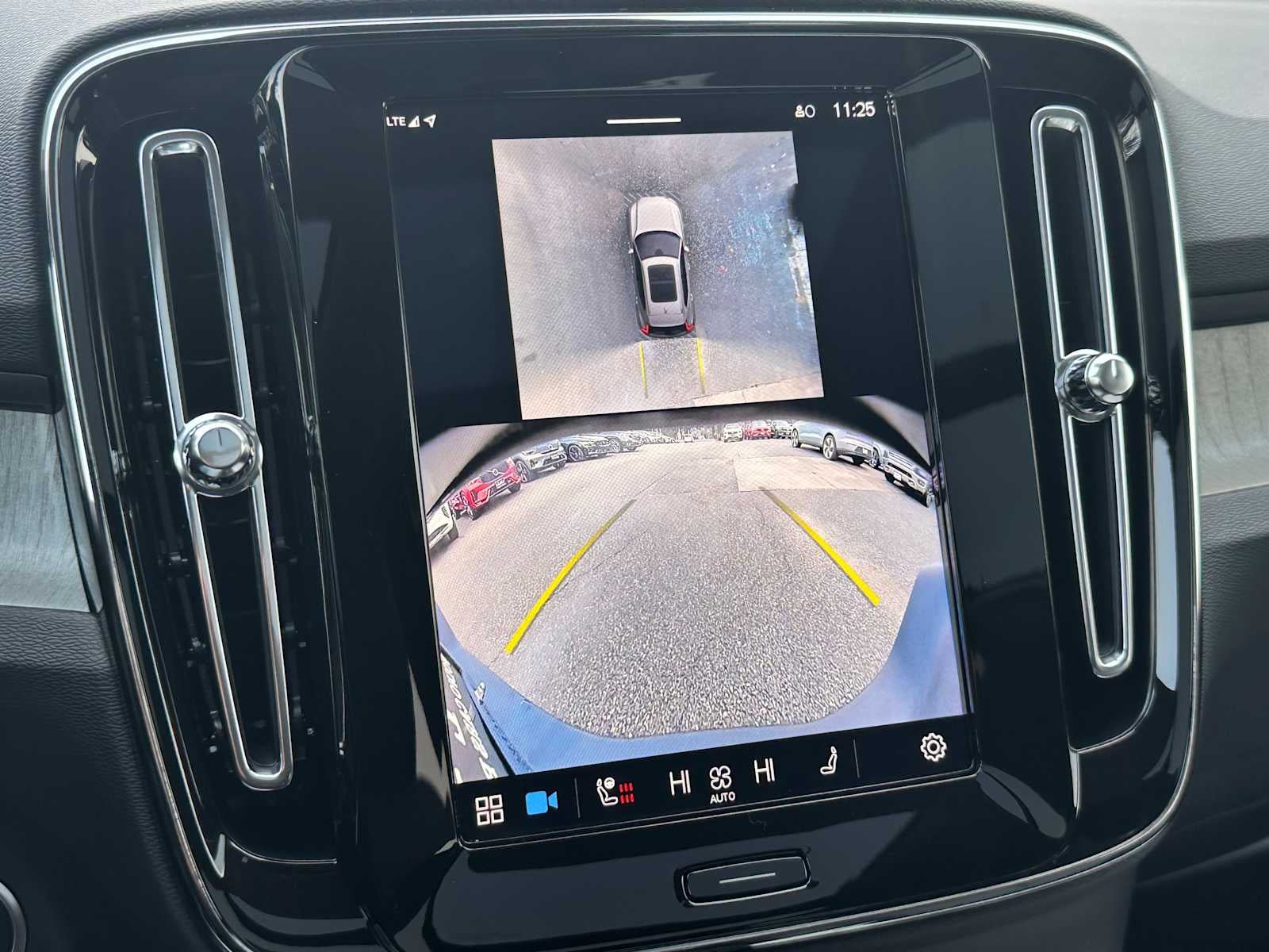 2025 Volvo XC40 Ultra Dark Theme