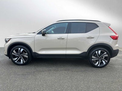 2025 Volvo XC40 Ultra Dark Theme