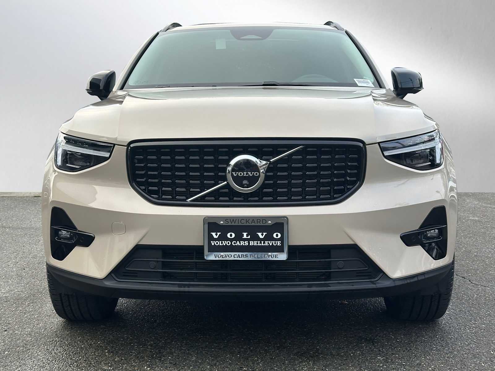 2025 Volvo XC40 Ultra Dark Theme
