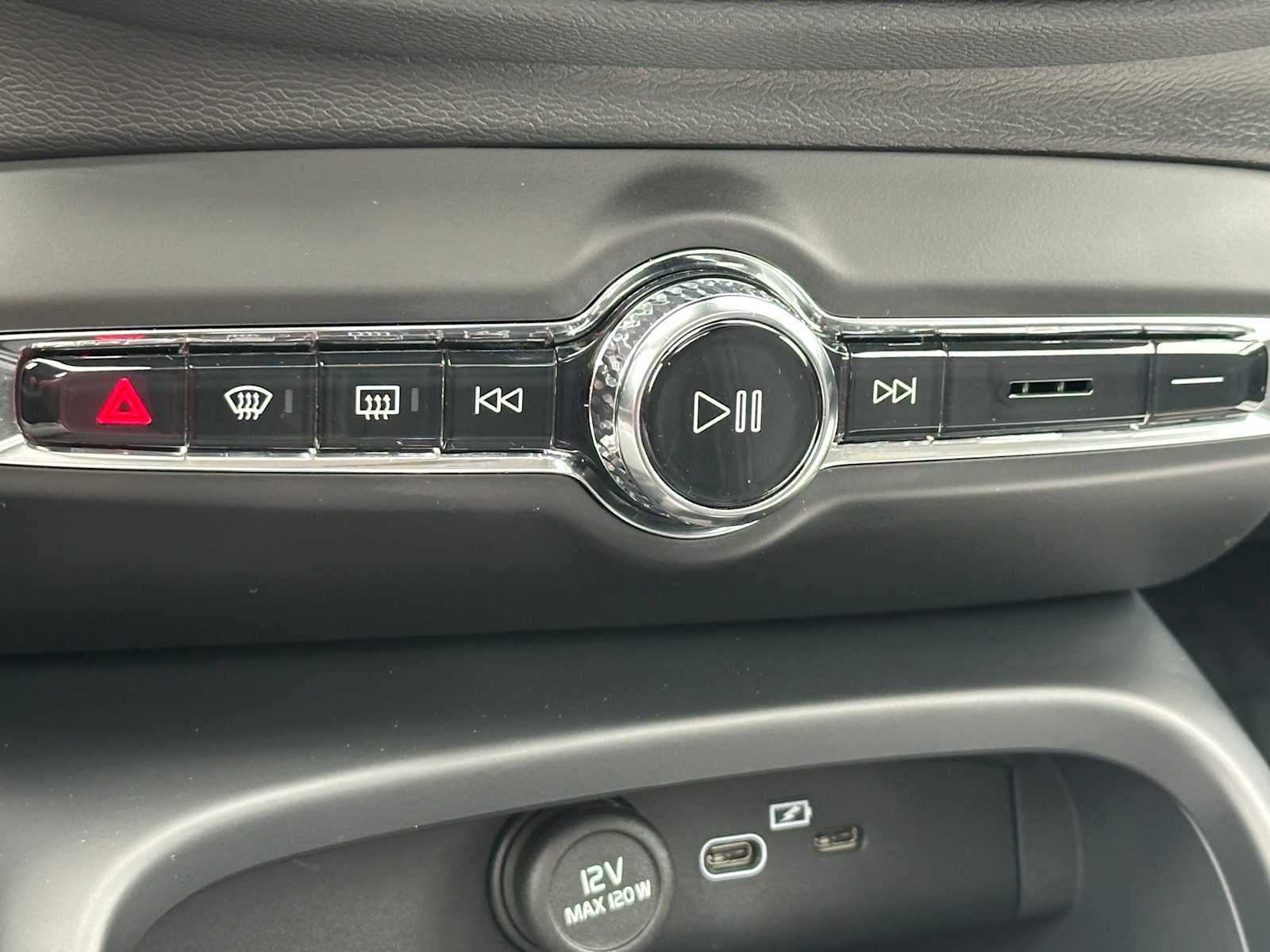 2026 Volvo XC40 Ultra