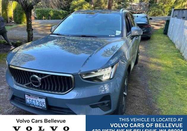 2023 Volvo XC40 Plus Bright Theme