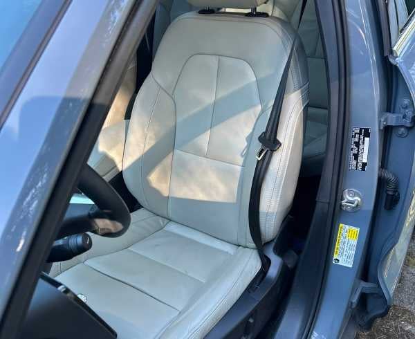 2023 Volvo XC40 Plus Bright Theme