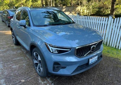 2023 Volvo XC40 Plus Bright Theme