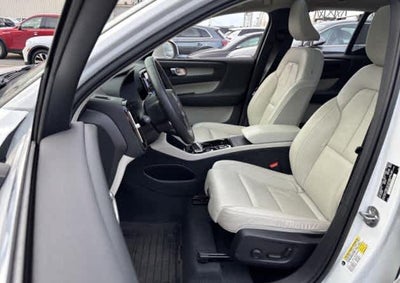 2023 Volvo XC40 Plus Bright Theme