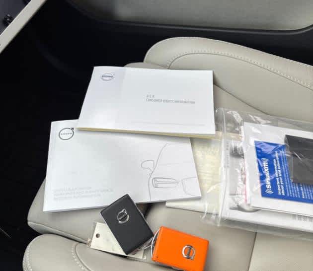 2023 Volvo XC40 Plus Bright Theme