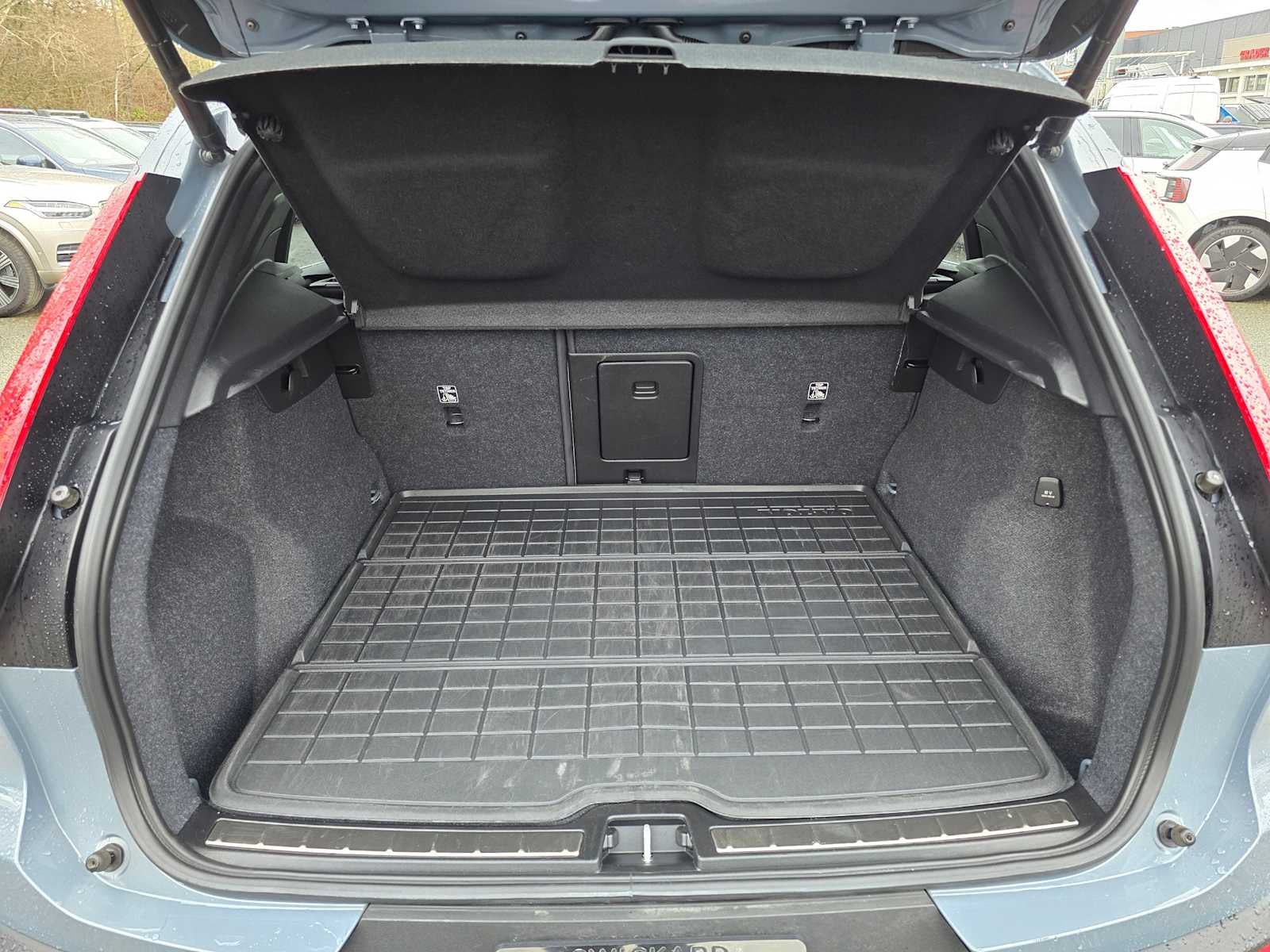 2023 Volvo XC40 Plus Bright Theme