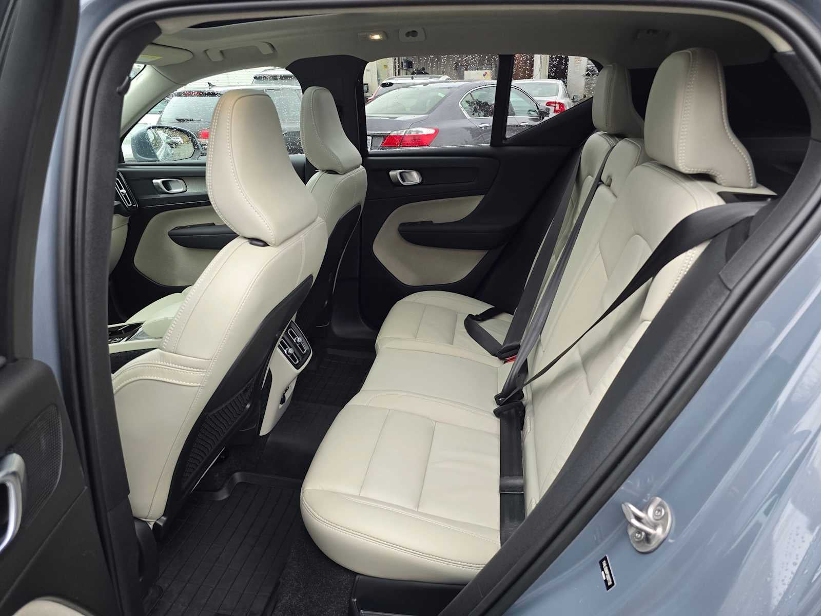 2023 Volvo XC40 Plus Bright Theme